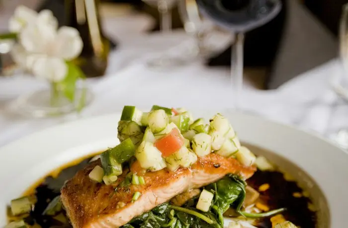 Salmón al horno con verduras
